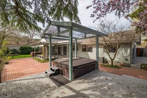 711 NW Amelia Drive Grants Pass OR 97526