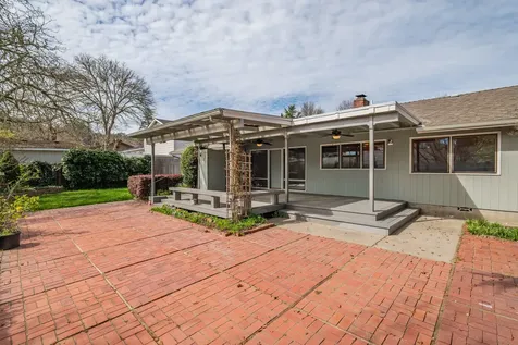 711 NW Amelia Drive Grants Pass OR 97526