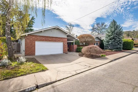 711 NW Amelia Drive Grants Pass OR 97526