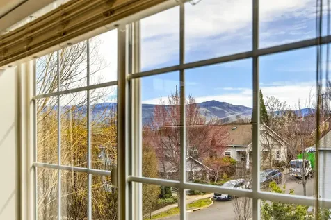 485 Larkspur Lane Ashland OR 97520