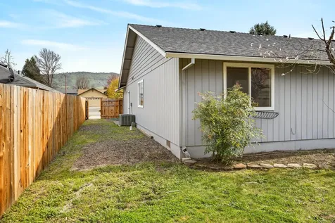 3027 Waterford Court Medford OR 97504