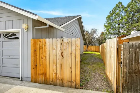 3027 Waterford Court Medford OR 97504