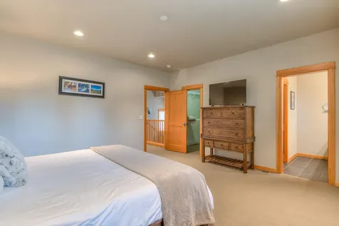 57135 Evergreen Loop Sunriver OR 97707