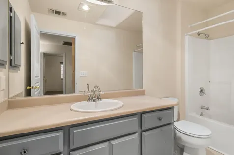 1818 Sarah Way Medford OR 97501