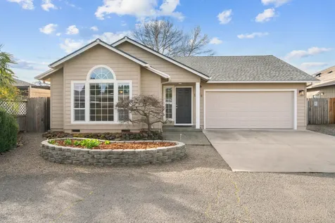 1818 Sarah Way Medford OR 97501