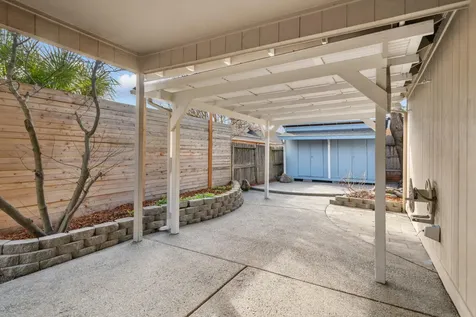 1818 Sarah Way Medford OR 97501