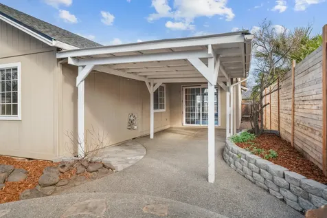 1818 Sarah Way Medford OR 97501