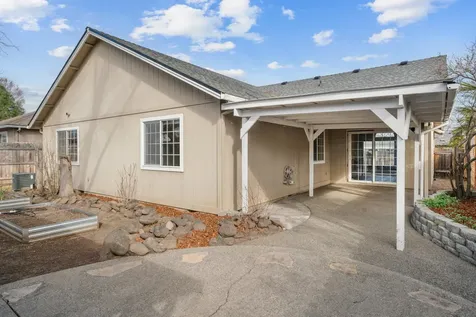 1818 Sarah Way Medford OR 97501