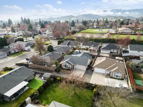 1818 Sarah Way Medford OR 97501