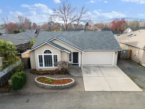 1818 Sarah Way Medford OR 97501