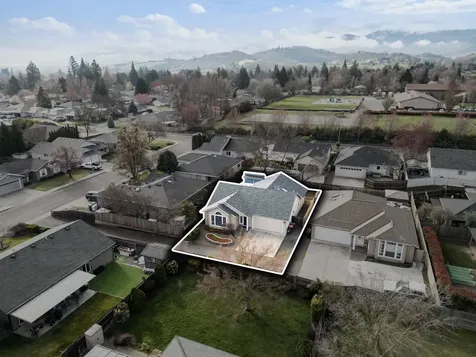 1818 Sarah Way Medford OR 97501