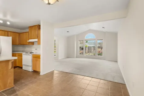 1818 Sarah Way Medford OR 97501
