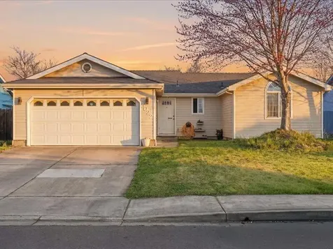8022 Thunderhead Avenue White City OR 97503