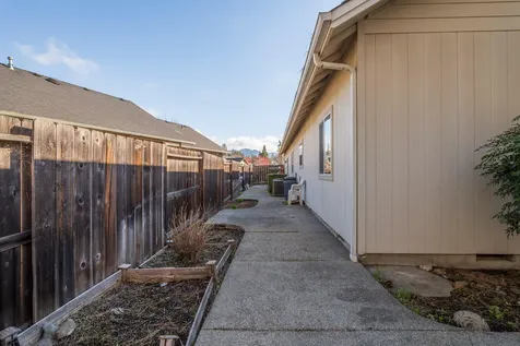2131 SW Ford Street Grants Pass OR 97526