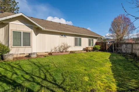 2131 SW Ford Street Grants Pass OR 97526