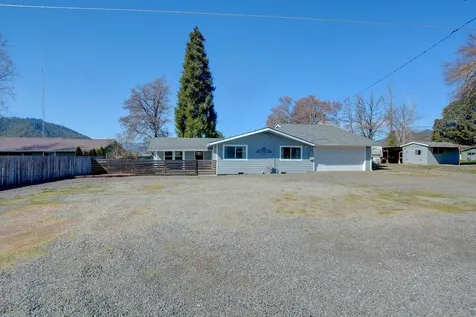 7441 Maple Lane Central Point OR 97502