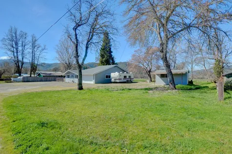 7441 Maple Lane Central Point OR 97502