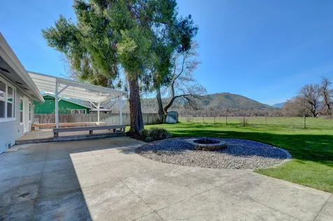 7441 Maple Lane Central Point OR 97502