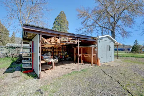 7441 Maple Lane Central Point OR 97502