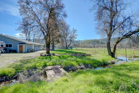 7441 Maple Lane Central Point OR 97502