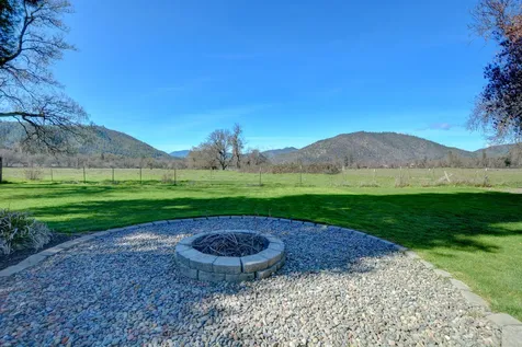 7441 Maple Lane Central Point OR 97502