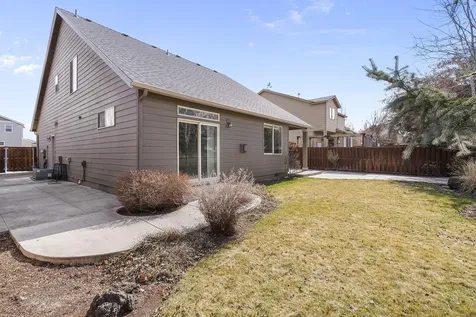 537 NW 28th Street Redmond OR 97756