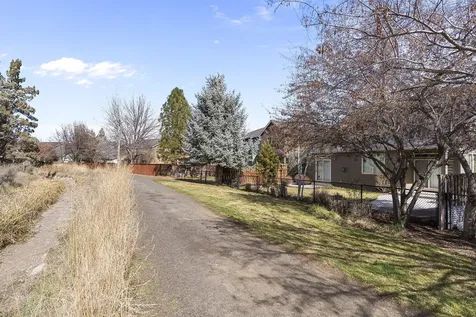 537 NW 28th Street Redmond OR 97756