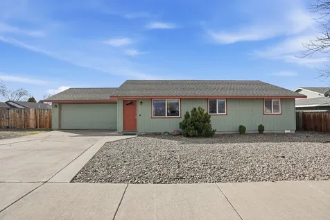 3302 SW Reindeer Avenue Redmond OR 97756