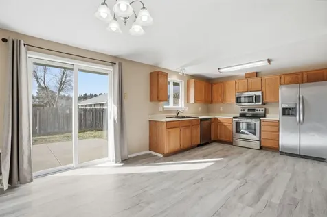 3302 SW Reindeer Avenue Redmond OR 97756