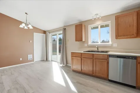 3302 SW Reindeer Avenue Redmond OR 97756