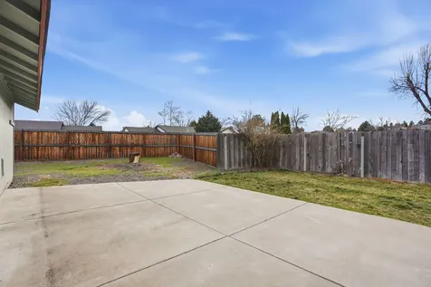 3302 SW Reindeer Avenue Redmond OR 97756