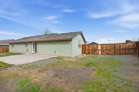3302 SW Reindeer Avenue Redmond OR 97756