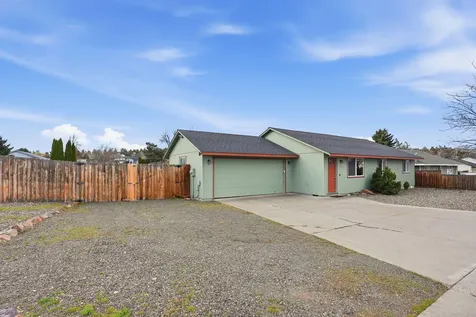 3302 SW Reindeer Avenue Redmond OR 97756