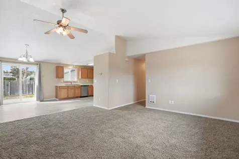 3302 SW Reindeer Avenue Redmond OR 97756