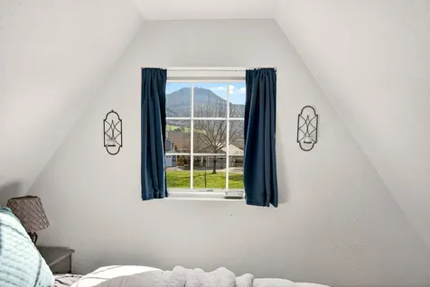 3473 Poppywoods Drive Medford OR 97504