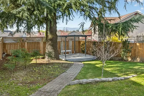 3473 Poppywoods Drive Medford OR 97504