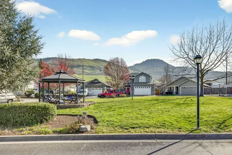 3473 Poppywoods Drive Medford OR 97504