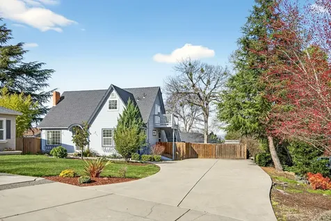 3473 Poppywoods Drive Medford OR 97504