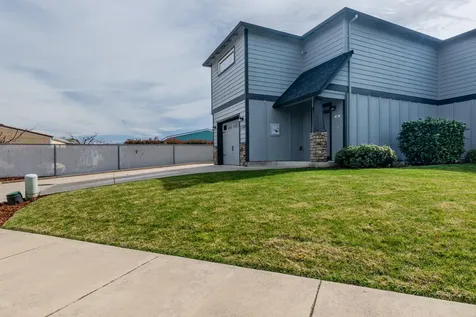 1109 Peachwood Court Medford OR 97501