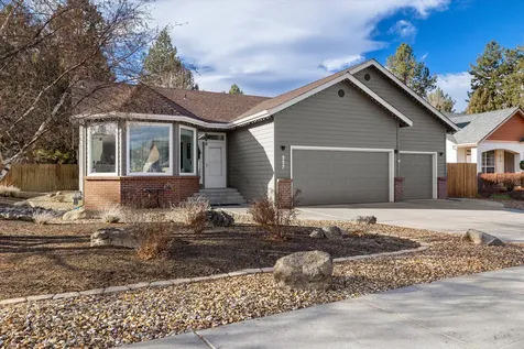 997 SE Shadowood Drive Bend OR 97702