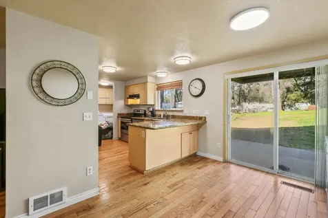 1438 Summit Loop Grants Pass OR 97527