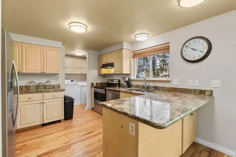 1438 Summit Loop Grants Pass OR 97527