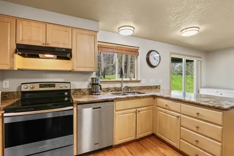 1438 Summit Loop Grants Pass OR 97527