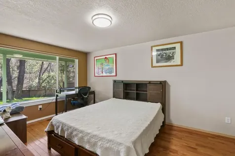 1438 Summit Loop Grants Pass OR 97527