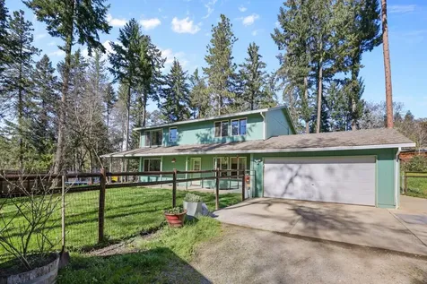 1438 Summit Loop Grants Pass OR 97527