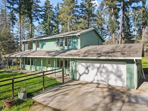1438 Summit Loop Grants Pass OR 97527
