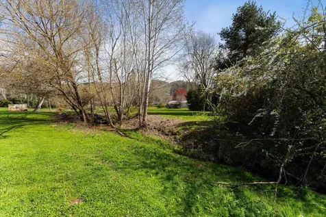 1345 NE 9th Street Grants Pass OR 97526