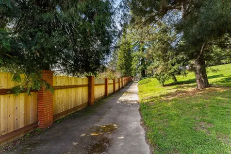 1345 NE 9th Street Grants Pass OR 97526