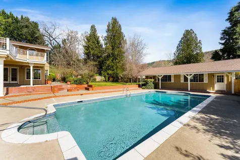 1345 NE 9th Street Grants Pass OR 97526