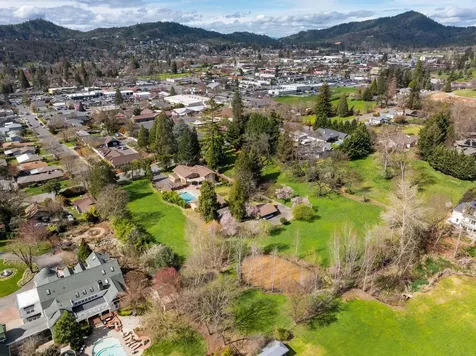 1345 NE 9th Street Grants Pass OR 97526
